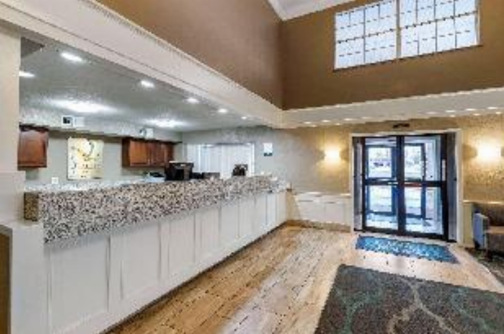 Quality Inn & Suites Des Moines - Merle Hay Road Image 11