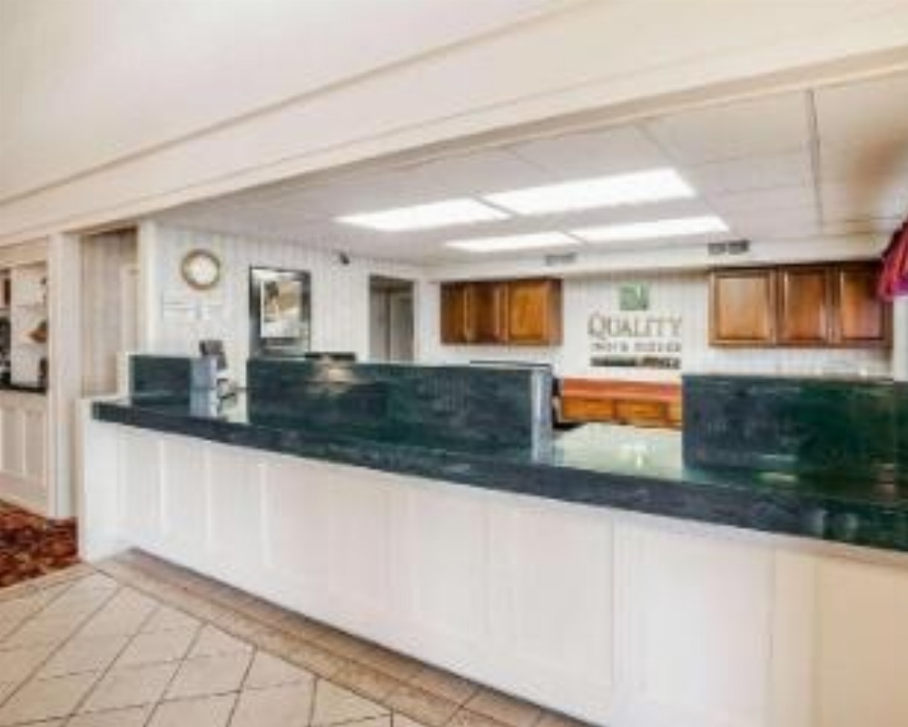 Quality Inn & Suites Des Moines - Merle Hay Road Image 14