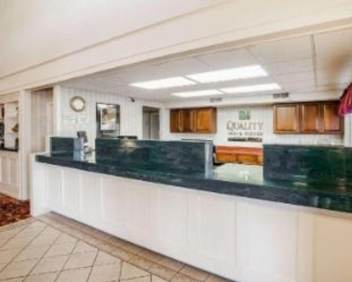 Quality Inn & Suites Des Moines - Merle Hay Road image 14