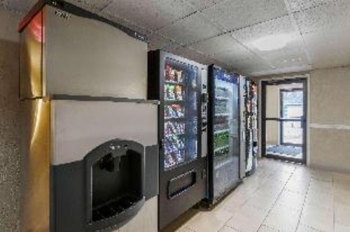 Quality Inn & Suites Des Moines - Merle Hay Road image 2