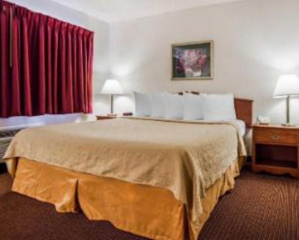 Quality Inn & Suites Des Moines - Merle Hay Road Image 23