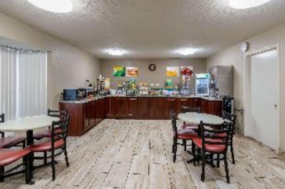 Quality Inn & Suites Des Moines - Merle Hay Road Main image