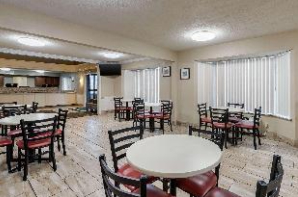 Quality Inn & Suites Des Moines - Merle Hay Road