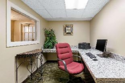 Quality Inn & Suites Des Moines - Merle Hay Road image 7